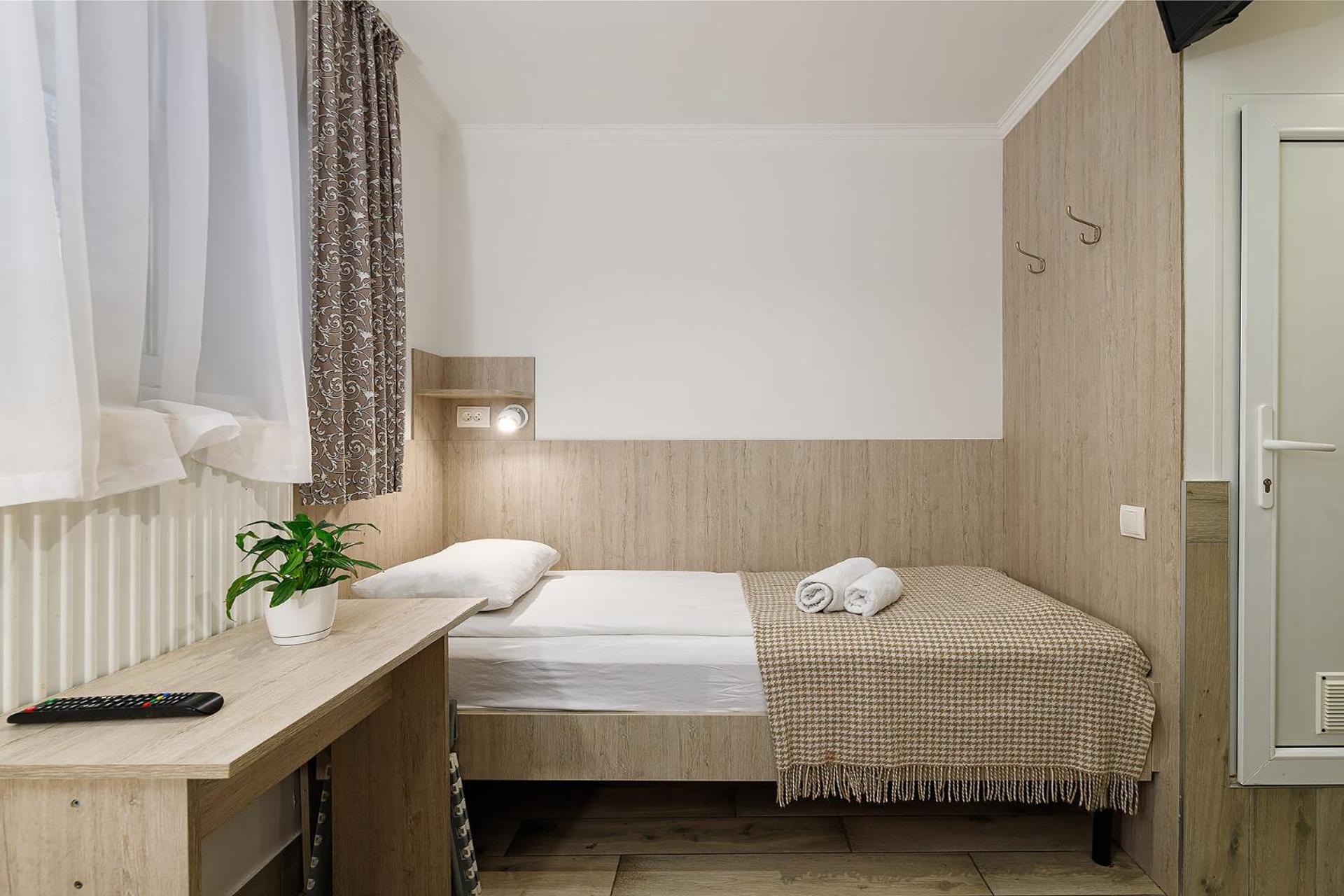 Готель Кайзер Економ Lviv Quarto foto